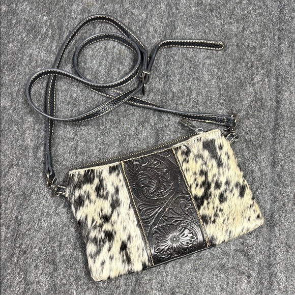 Montana West Handbags - Montana West Black and Cream Crossbody Bag with Animal Print